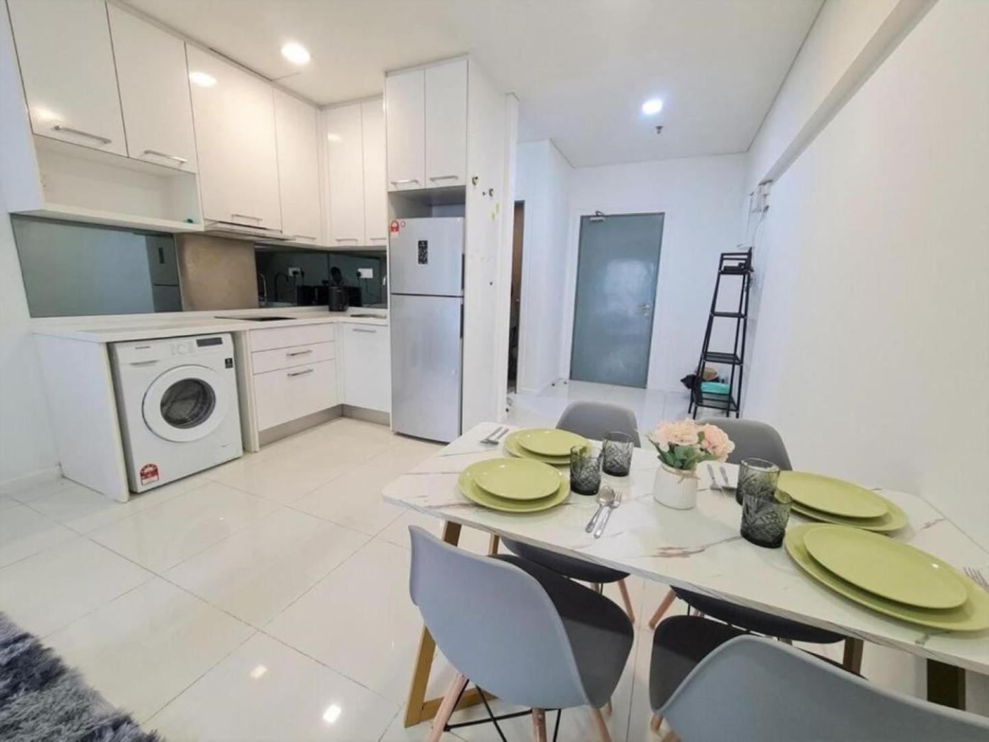 Mercu Summer Suites Klcc By Comfort Suites Куала-Лумпур Екстер'єр фото